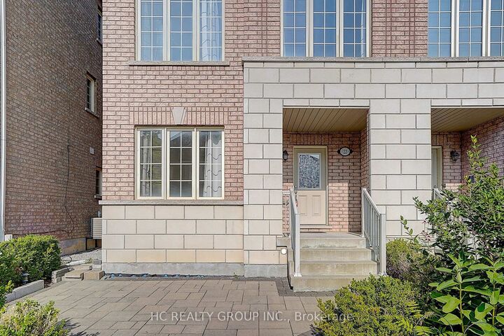 Property Photo: 22 Toulouse Court ON L6B 1J5