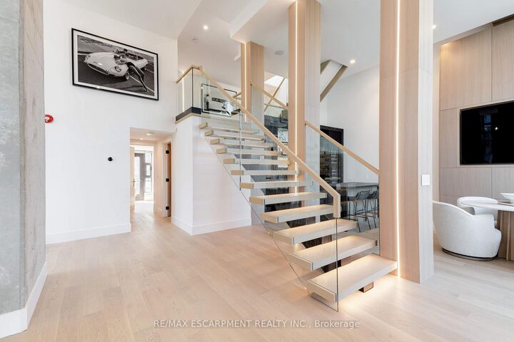 Property Photo: 20 Niagara Street Ph1 ON M5V 3L8