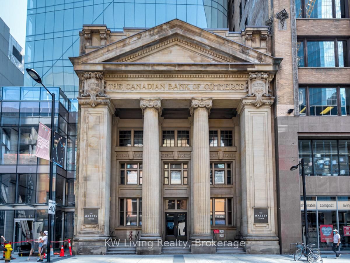 Property Photo: 197 Yonge Street 2102 ON M5B 0C1