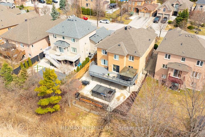 Property Photo:  16 St Michele Place Upper  ON L4H 1H3 