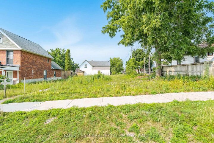 105 Matchedash Street S — photo 1