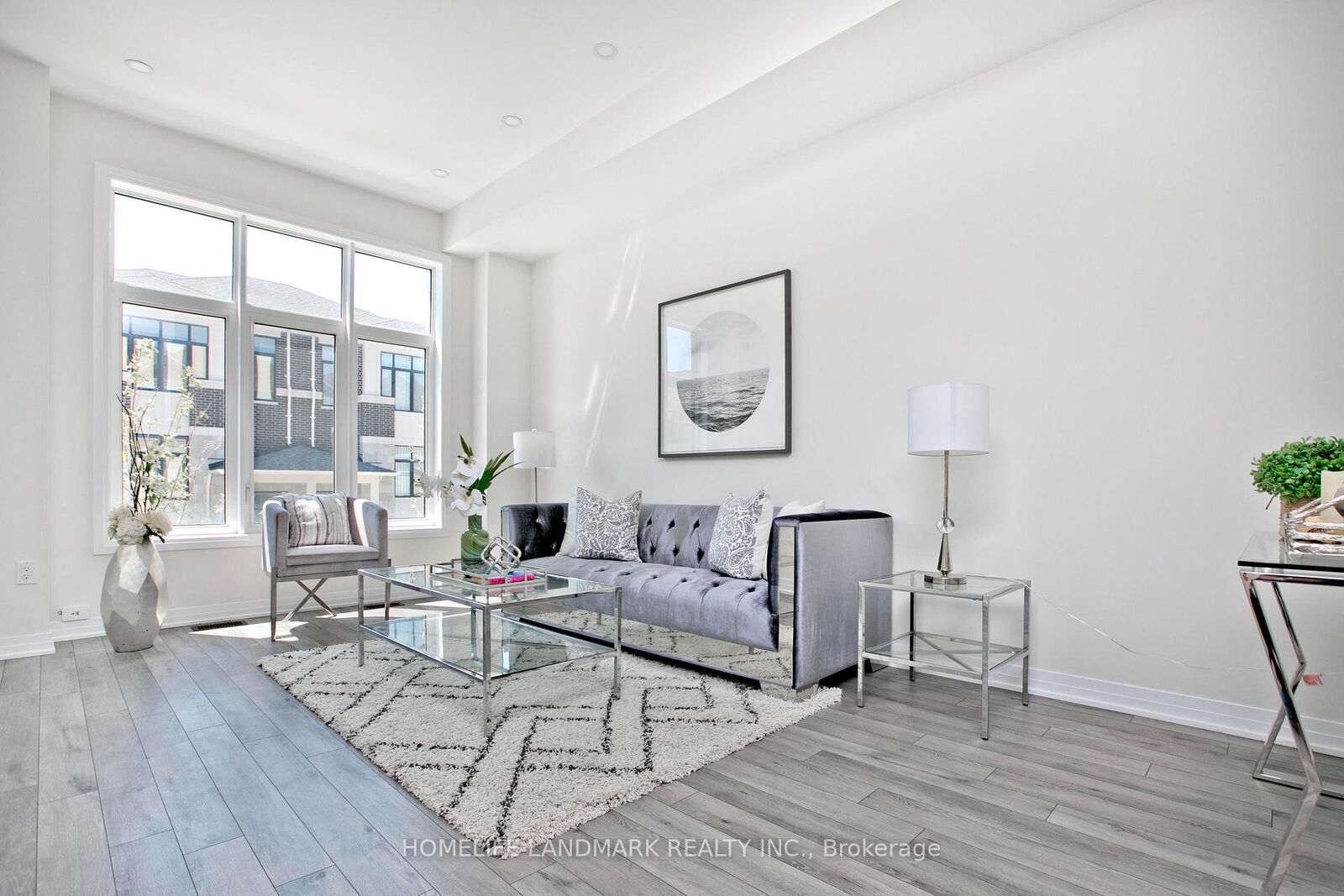 Property Photo: 33 Kahshe Lane ON L4S 0N7