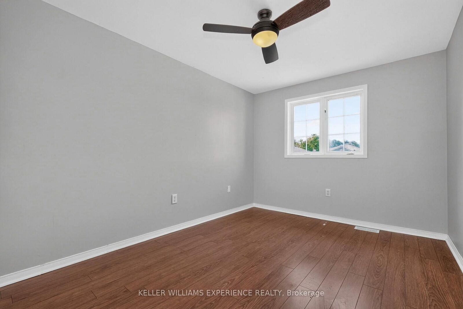 Property Photo:  264 Dunsmore Lane  ON L4M 7A7 