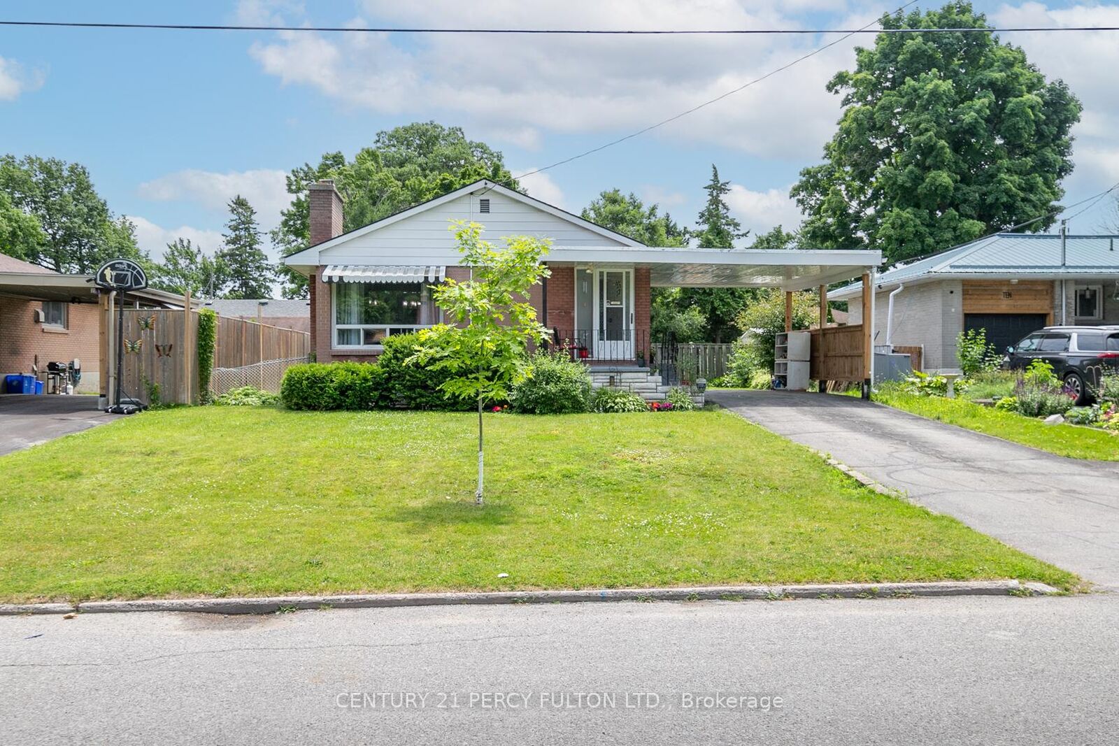 Photo de la propriété:  12 Northwood Crescent  ON K8N 1X5 