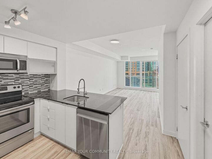 Property Photo:  150 East Liberty Street 618  ON M6K 3R5 
