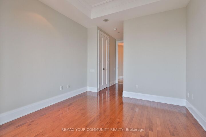 Property Photo: 80 Yorkville Avenue 802 ON M5R 2C2