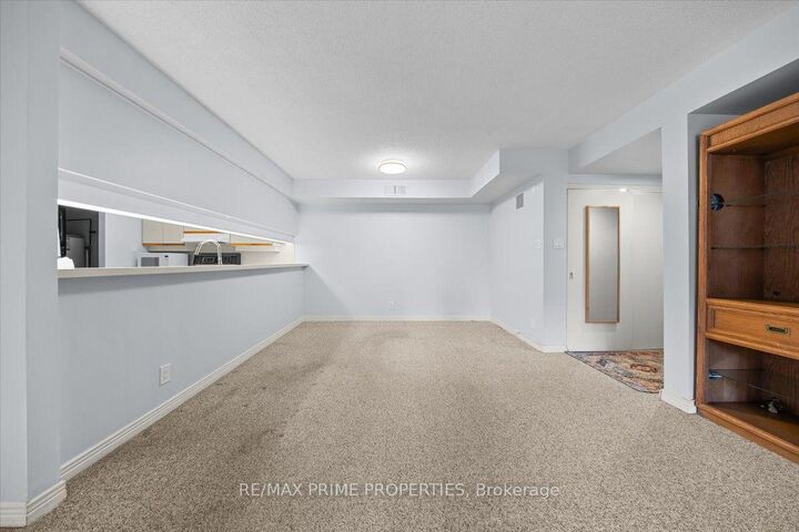 Property Photo:  205 Somerset Street W 105  ON K2P 0J1 