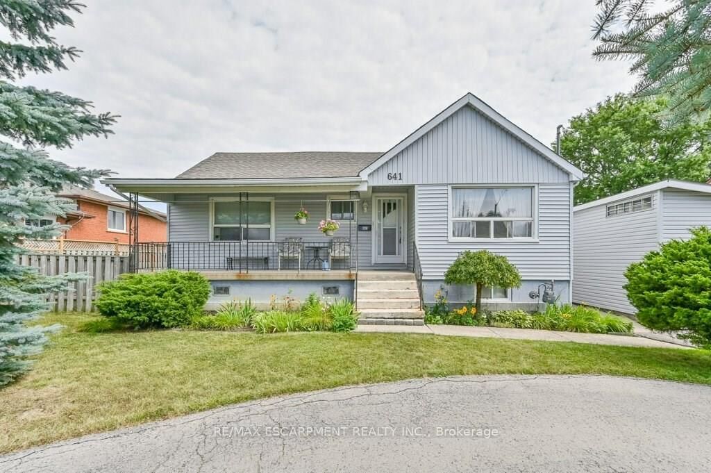 Property Photo: 641 Limeridge Road E ON L8W 1A2