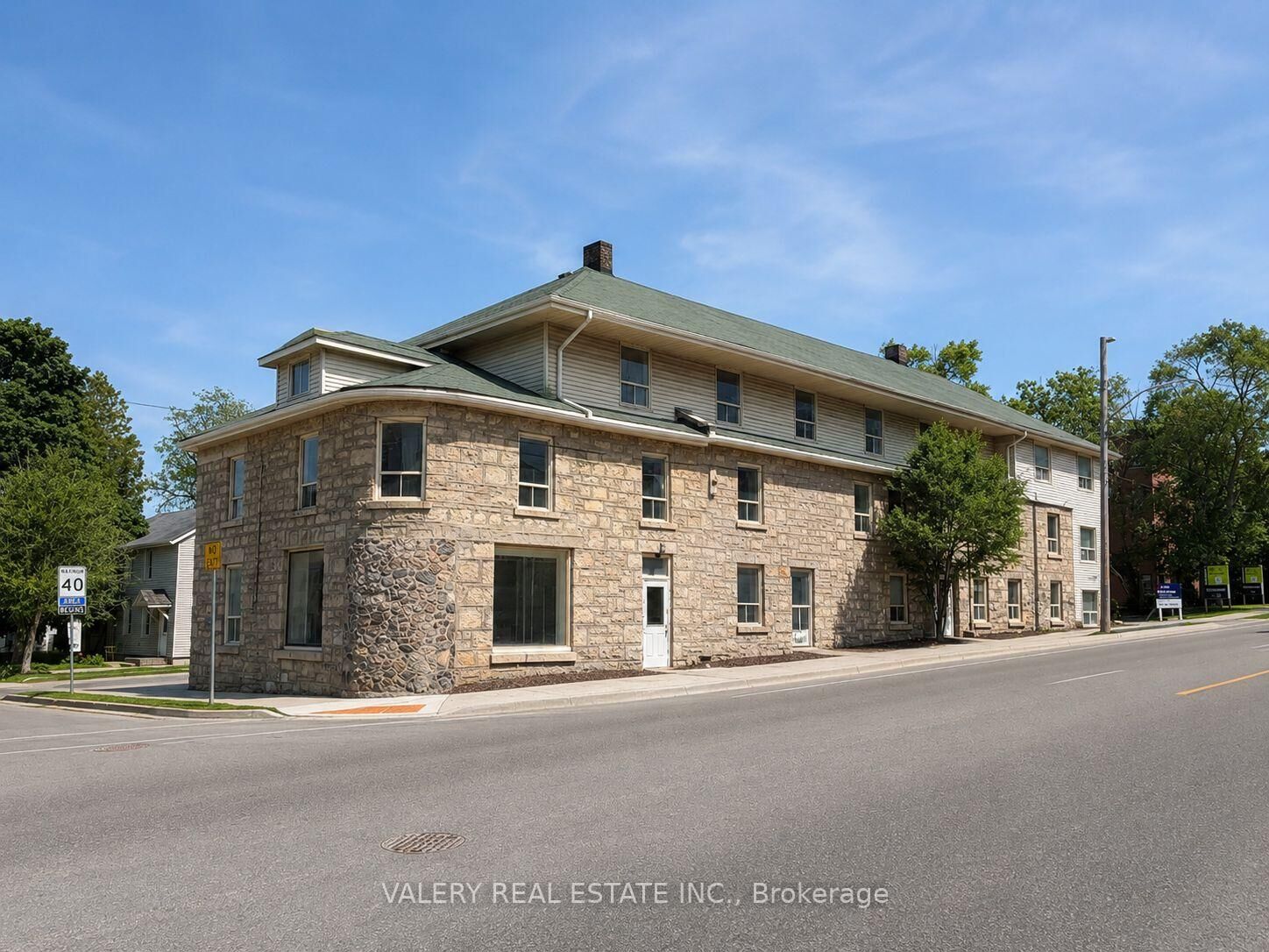 Property Photo:  220 Gordon Street 35  ON N1G 1X3 