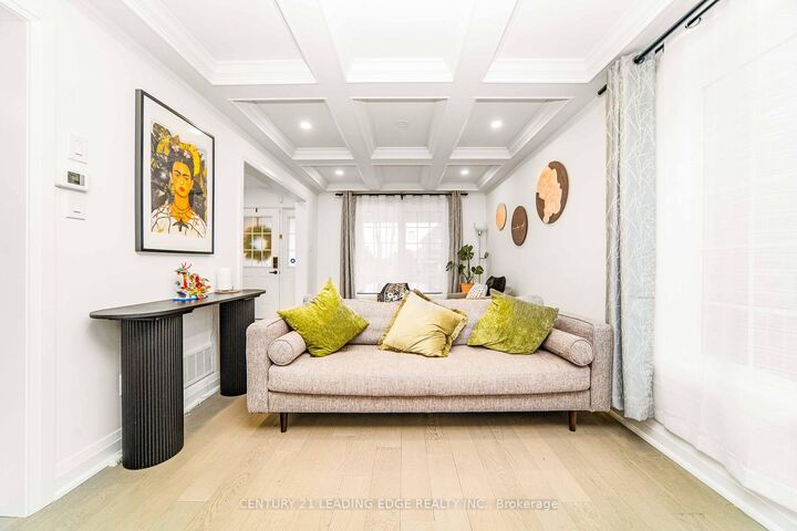Property Photo: 37 Landsdown Crescent ON L6E 1M6