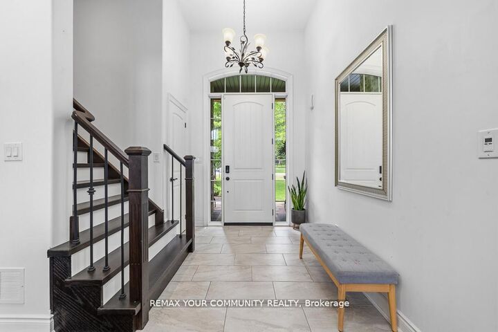 Property Photo: 38 Windermere Circle ON L4R 0C3