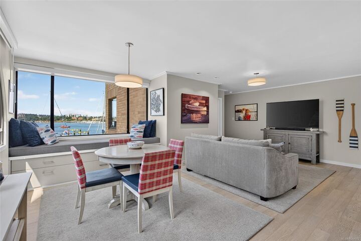 Property Photo: 640 Montreal St #203 BC V8V 1Z8
