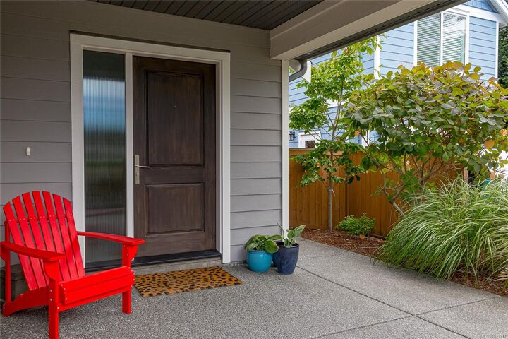 Property Photo: 924 Snowdrop Ave BC V8Z 2N4