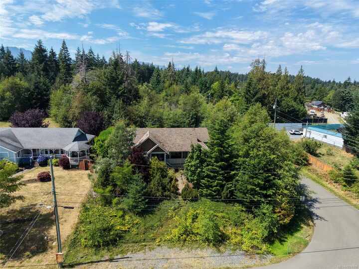 Property Photo: 126 Bayridge Pl BC V0R 1G0