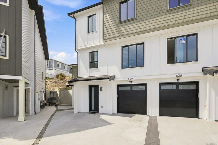Property Photo: 838 Blackbird Pl BC V9B 6H4