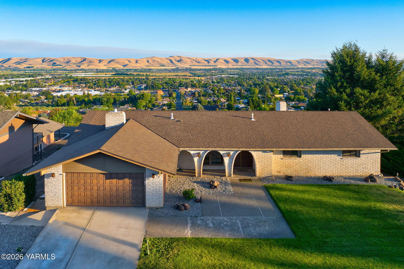 Property Photo: 708 Scenic Bluff Dr WA 98908