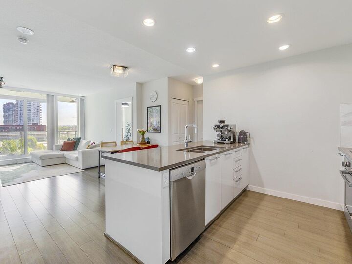 Property Photo: 3281 E Kent Avenue North 711 BC V5S 0C4