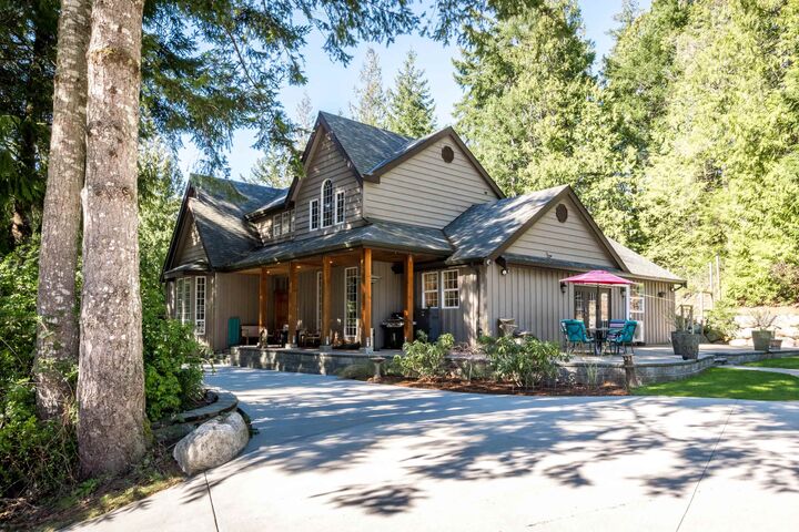 6979 Sechelt Inlet Road — photo 1