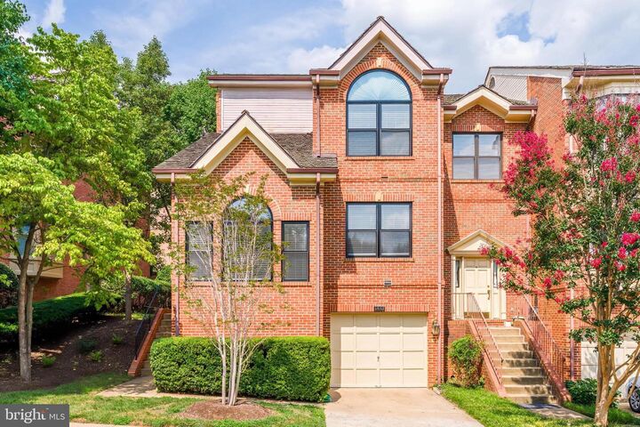 Property Photo: 1443 Hampton Hill Circle VA 22101