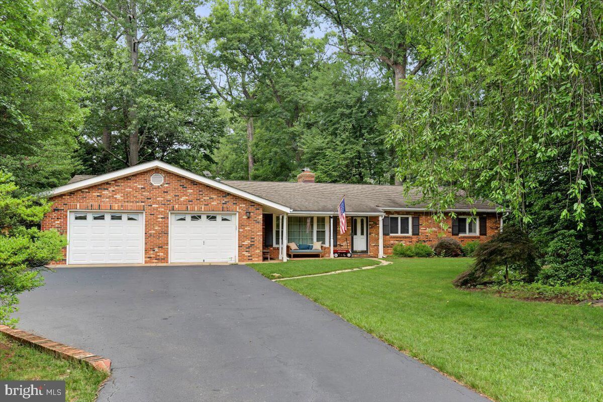 Property Photo: 12410 Castner Court VA 22030