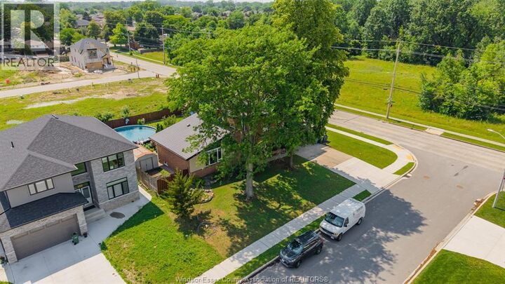 Property Photo: 2405 Roxborough Boulevard ON N9E 2Z7