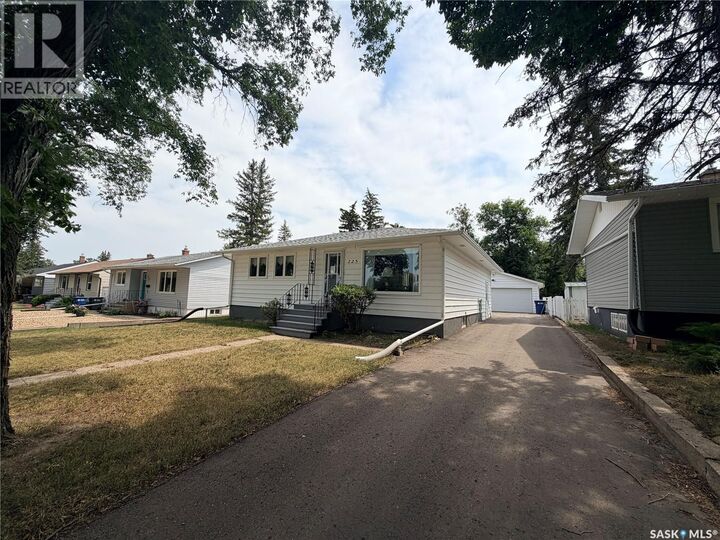 Property Photo: 225 Dominion Road SK S0H 0B0