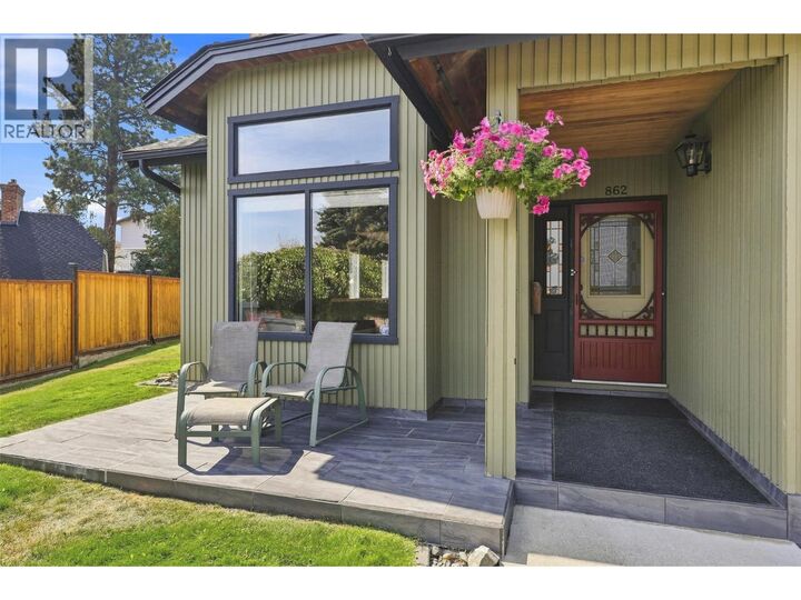 Photo de la propriété:  862 Greybriar Court  BC V1S 1K5 