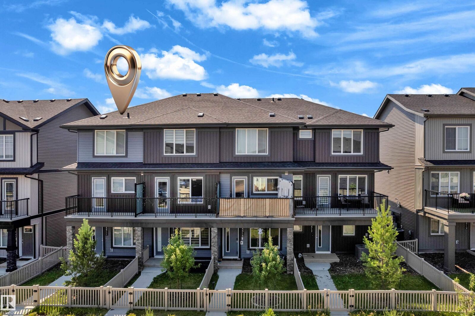 Property Photo: 22711 84 Avenue NW AB T5T 4B4