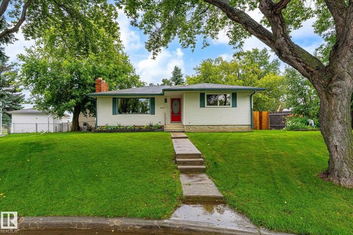 Property Photo: 4921 47 Avenue AB T0G 1L0