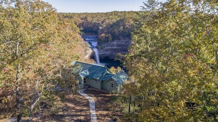 Property Photo: 142 County Road 650 AL 35984