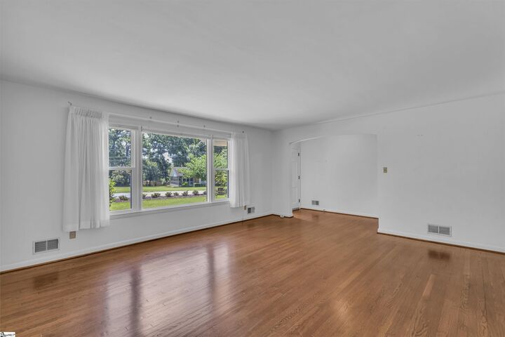 Property Photo: 402 Springwood Drive SC 29302