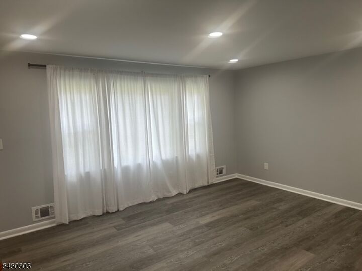 Property Photo:  1 Hillairy Ct  NJ 07960 