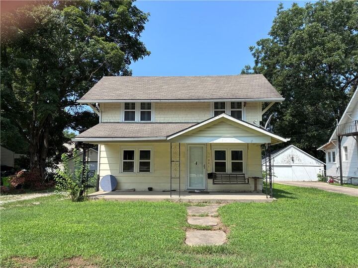 Property Photo:  1104 S Independence N/A  MO 64701 