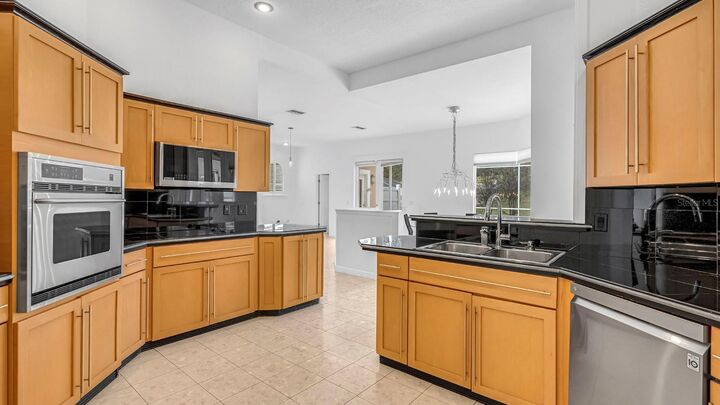 Property Photo:  6501 Fairway Cove Drive  FL 32835 