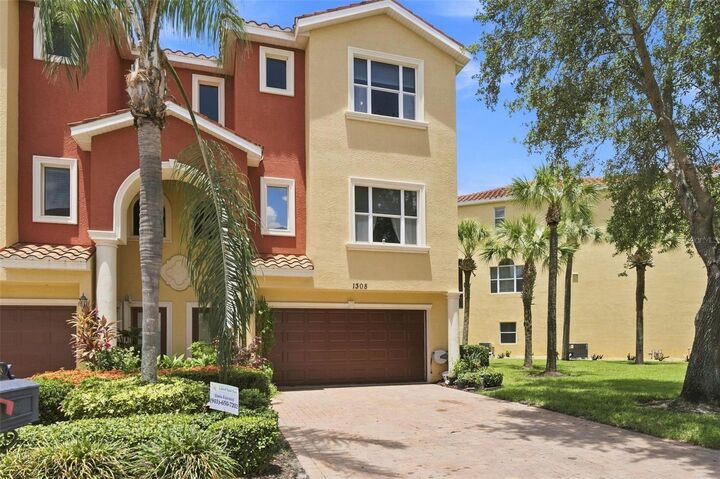 Property Photo: 1308 3rd Street Circle E FL 34221