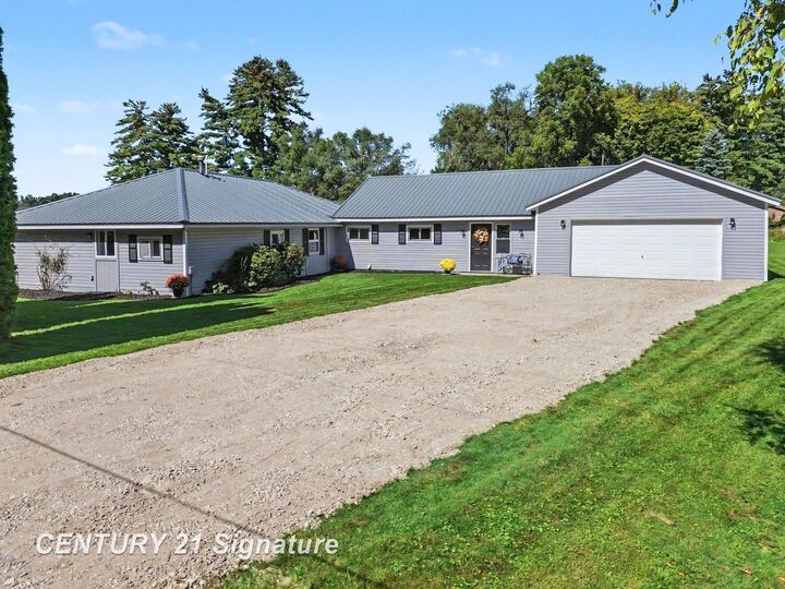 Property Photo:  474 W Taylor Drive  MI 48657 