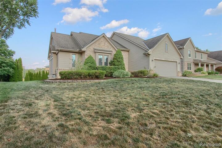 Property Photo:  18978 Glengarry Drive  MI 48152 4064 