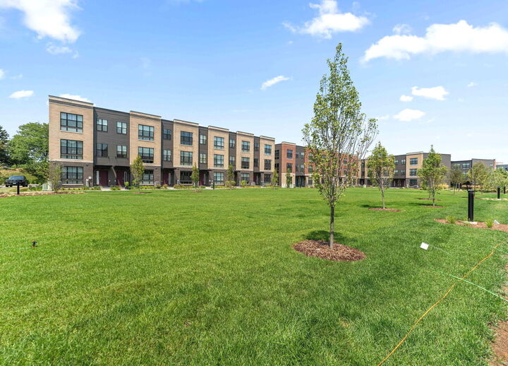 Property Photo:  323 Summit Circle  IL 60148 