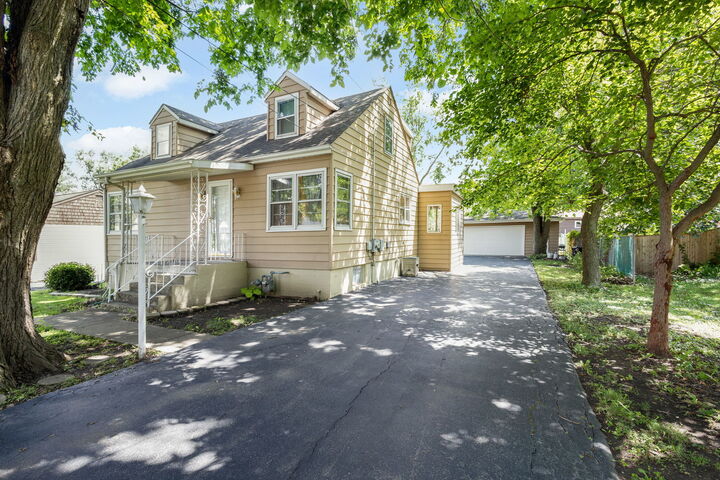 Property Photo:  