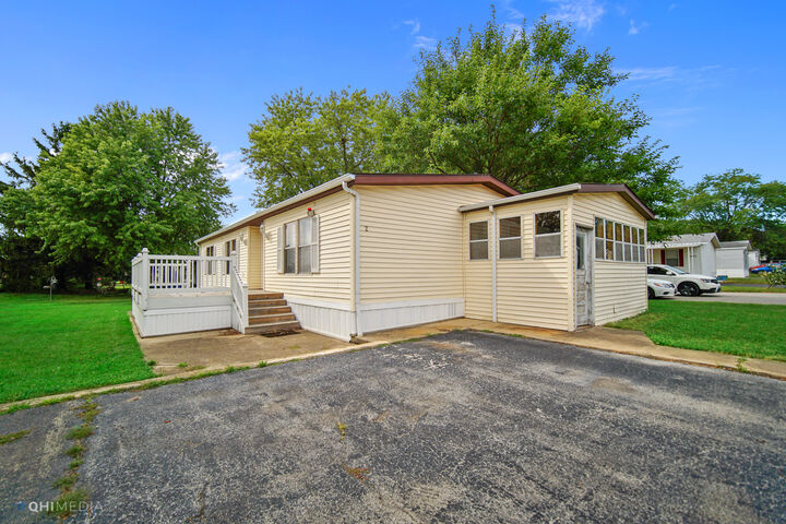 Property Photo: 2 Berry Lane E IL 60914