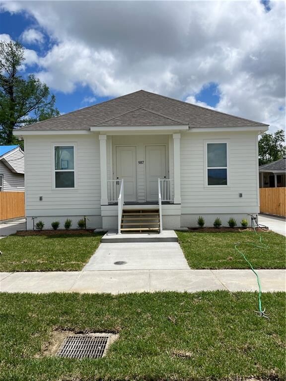 Property Photo: 507 Center Street B LA 70032