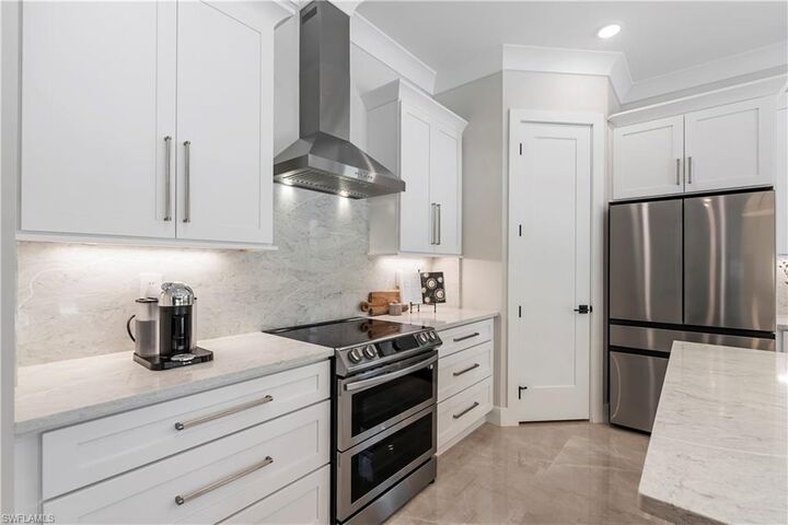 Property Photo:  240 Allamanda Way  FL 34114 