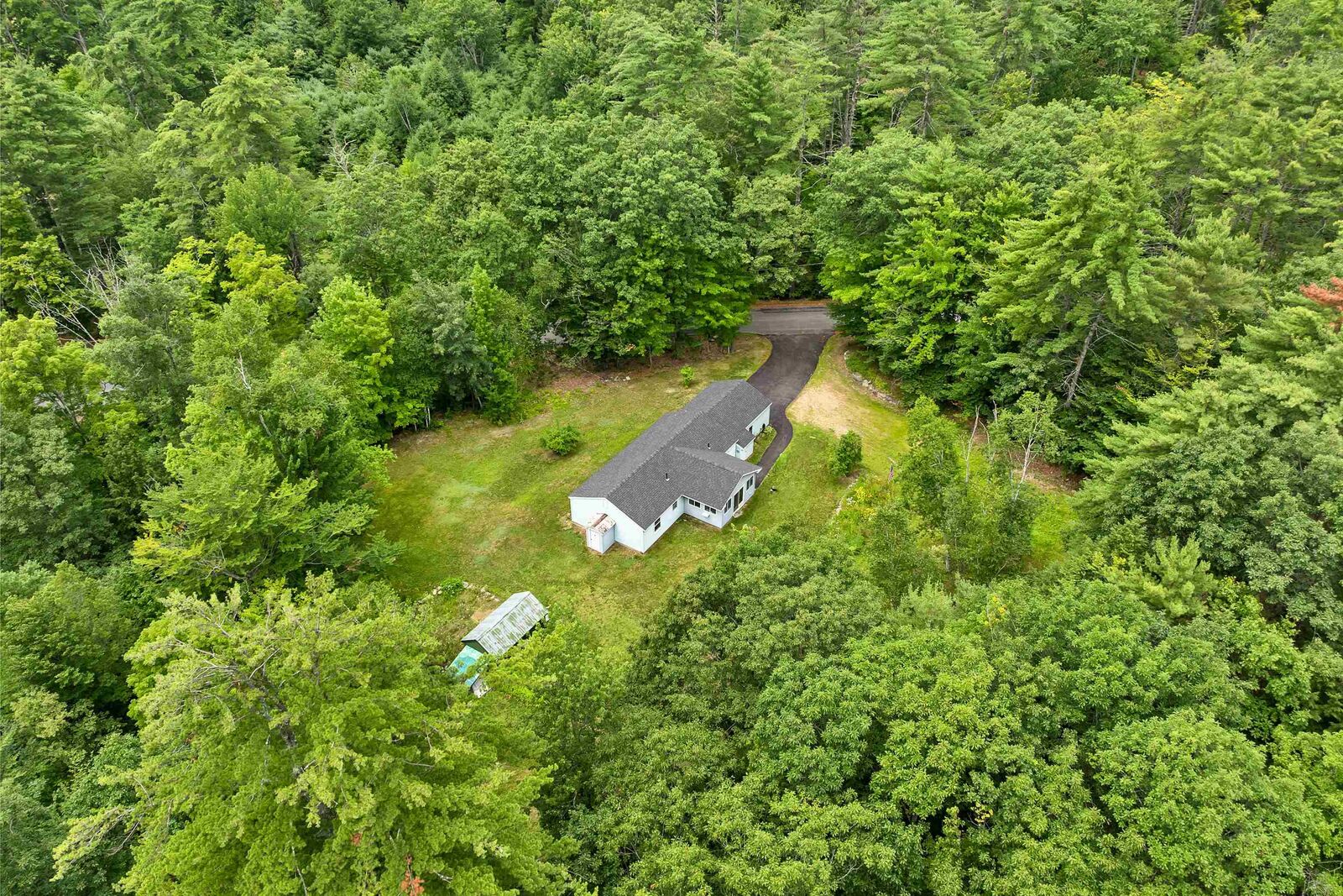 Property Photo: 410 Sheridan Road NH 03254