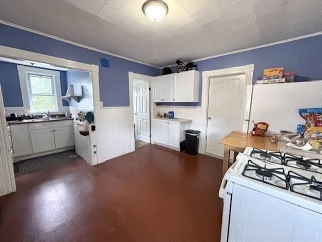 Property Photo:  421 Laurel Street  NH 03103 