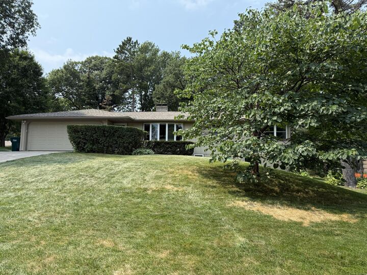 Property Photo: 3901 Hampshire Avenue N MN 55427