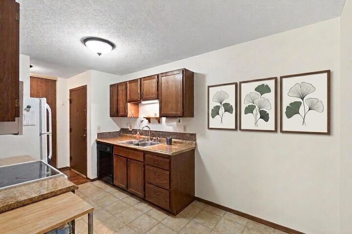 Property Photo:  135 Viking Drive E 309  MN 55117 