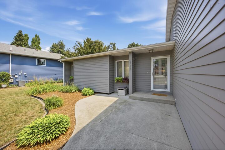 Property Photo:  186 Prairiewood Drive S  ND 58103 