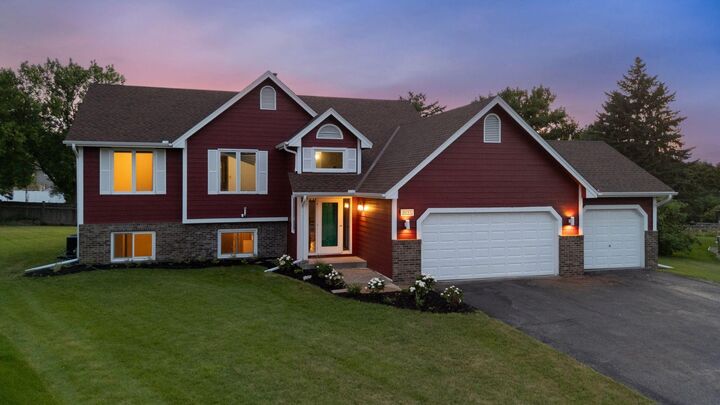 Property Photo:  4635 Yorktown Lane N  MN 55442 