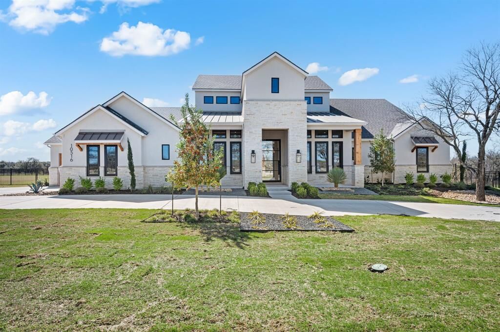 Property Photo:  10516 Fleming Pointe Drive  TX 76179 