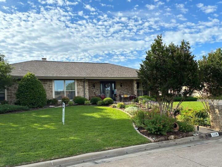 Property Photo:  1118 Berkshire Court  TX 76262 